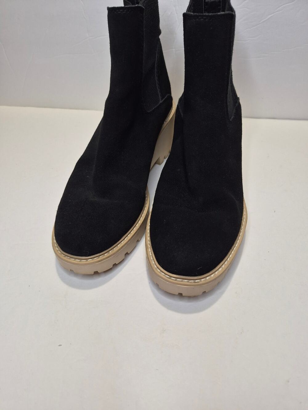 dolce vita HighTop  Black  Size 9M Boots with beige  platform.